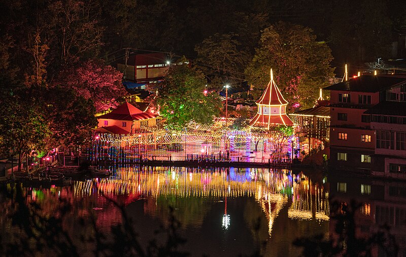 Naina_devi_temple_Nainital (2)